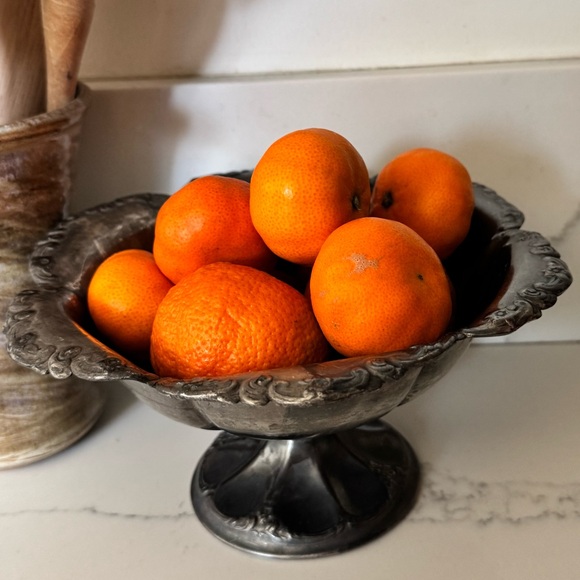 Beautiful antique silver plate floral kitchen bowl/fruit bowl - Picture 12 of 12